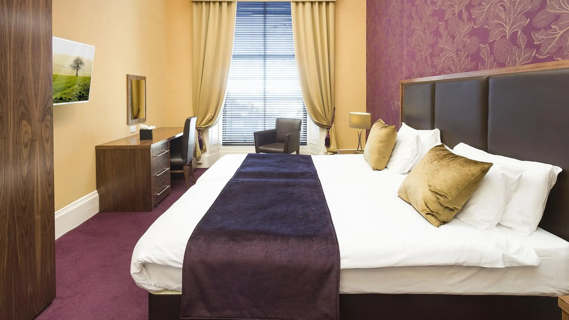 New Town Hotel EDI 3*,